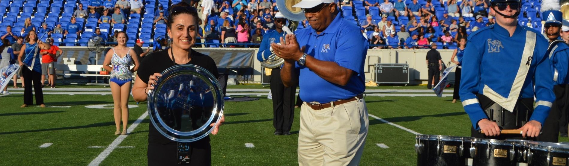 Firouzeh Sabri receiving the University of Memphis Eye of the Tiger Alumni Association Award.