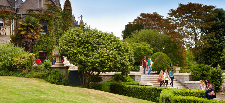 singleton abbey, students walking downstairs 