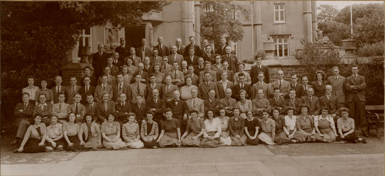 Yr Adran Ymchwil a Datblygu Ffrwydradau, Arfdy Woolwich, c. 1940au. Llun: A. Colquhoun. Drwy garedigrwydd Archifau Richard Burton, Prifysgol Abertawe (2017/6)