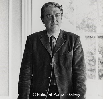 Llun du a gwyn o Kingsley Amis