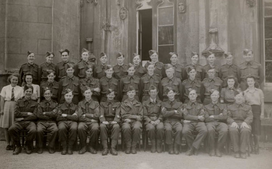 Gwarchodlu Cartref Coleg y Brifysgol Abertawe tua 1942 Diolch i Archifau Richard Burton, Prifysgol Abertawe