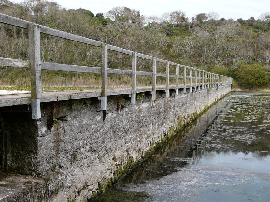 Pont dros y nant ger Ystagbwll