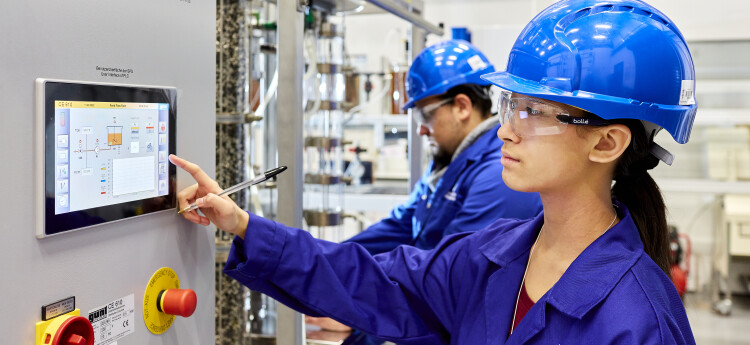 Chemical engineering students in chemical lab