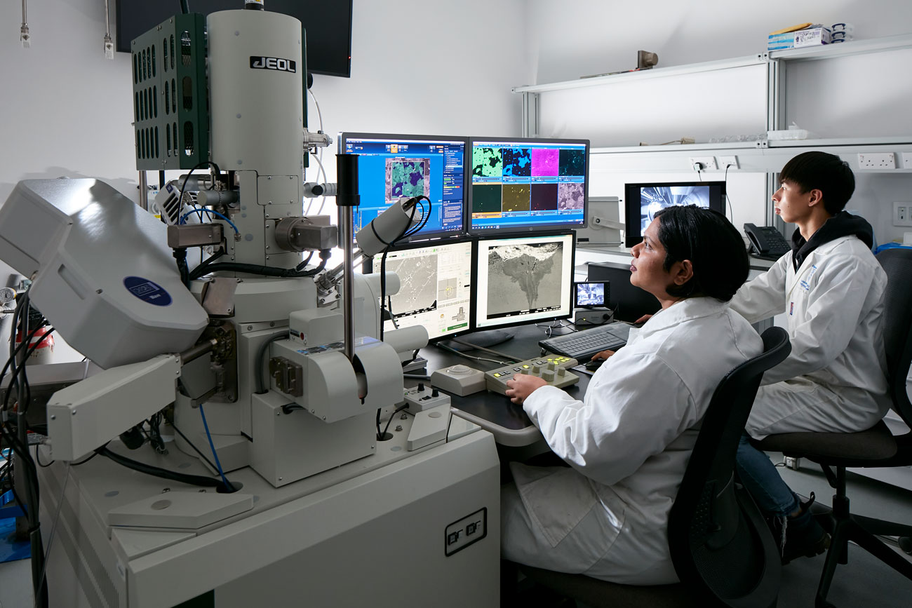 Students in research lab 