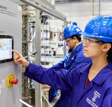 Student in pilot plant laboratory 