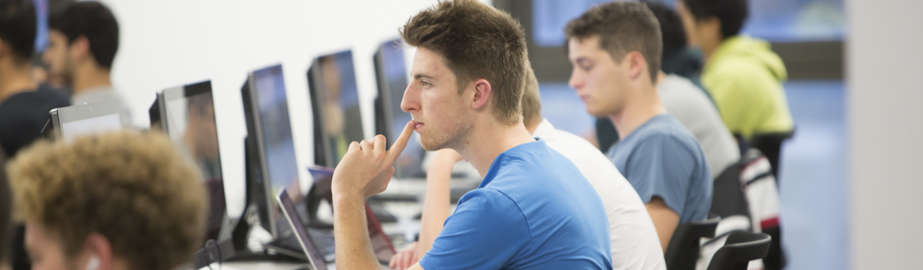 Student in a pc lab