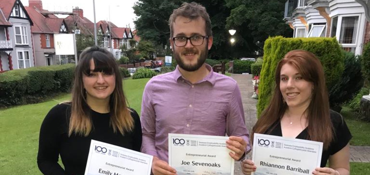 Joe Sevenoaks, Emily MacAulay a Rhiannon Barriball 