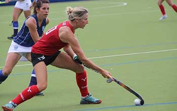 Student Sport Manager Sadie Mellalieu playing hockey