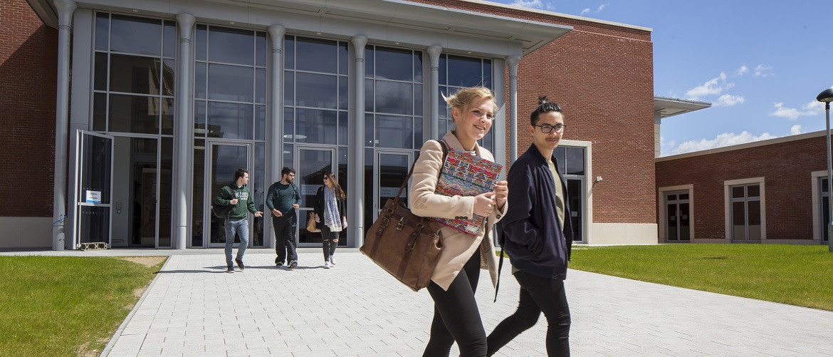 Students in front of the Bay Library entrance