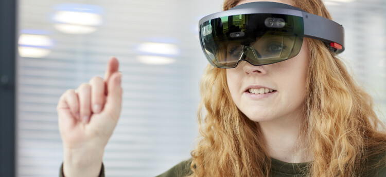 Mechanical student during a VR class