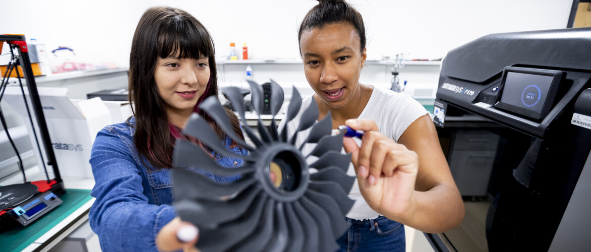 PGR students in Post grad lab