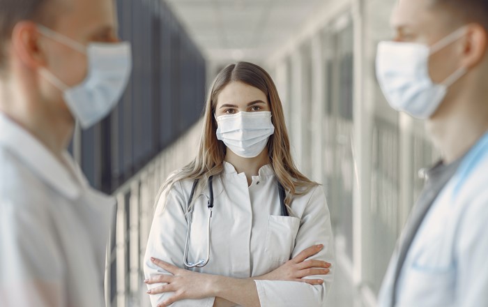 New study examines risks facing frontline medical staff during pandemic