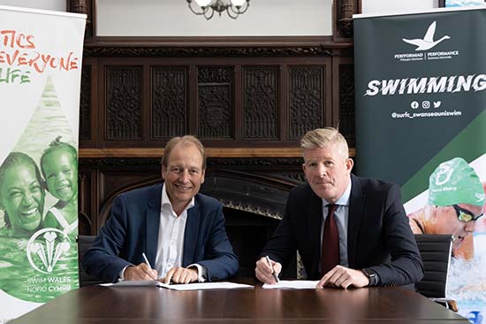 Professor Paul Boyle, Swansea University's Vice-Chancellor and Swim Wales Chief Executive Officer Fergus Feeney signing the partnership agreement