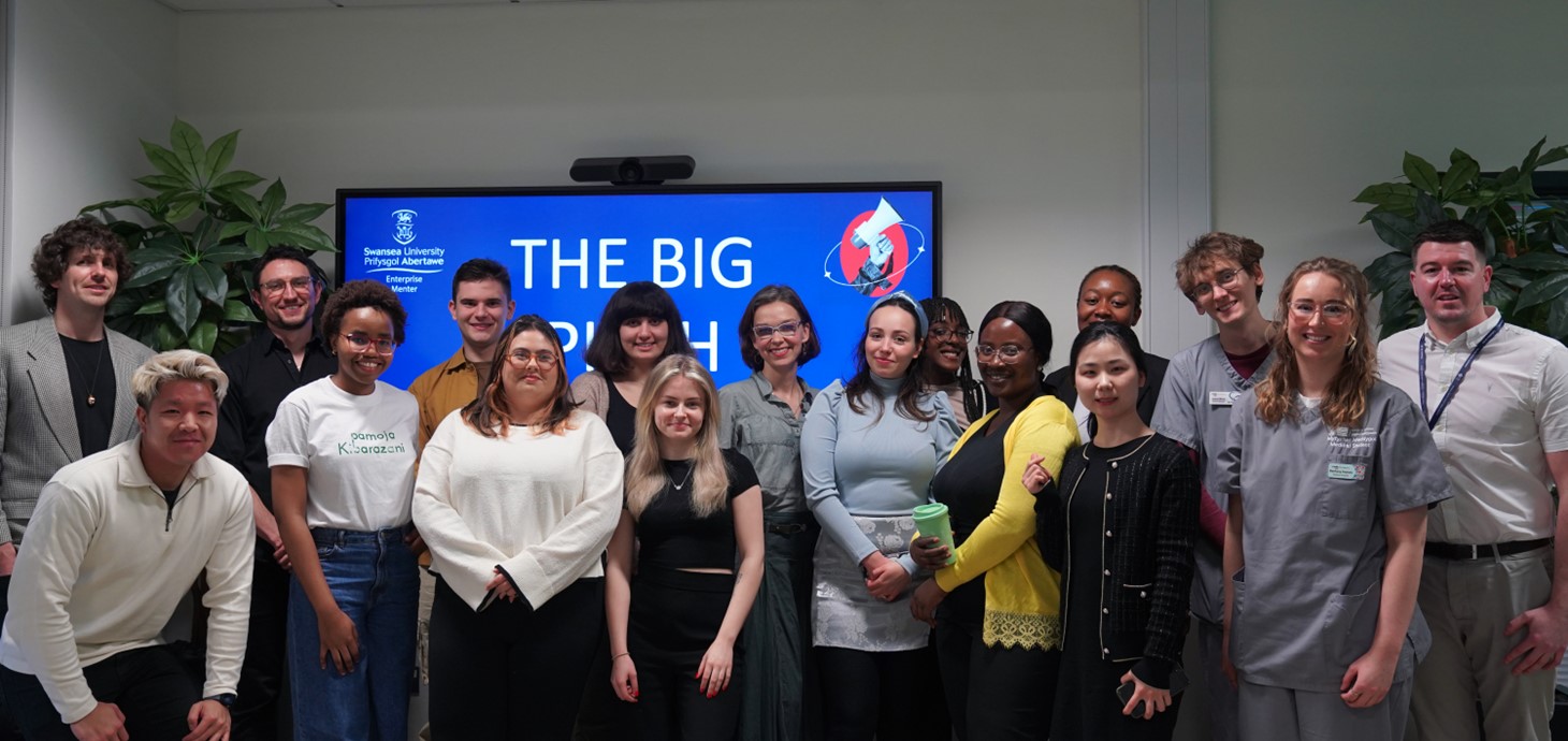 A group photo of the students who took part in the competition.