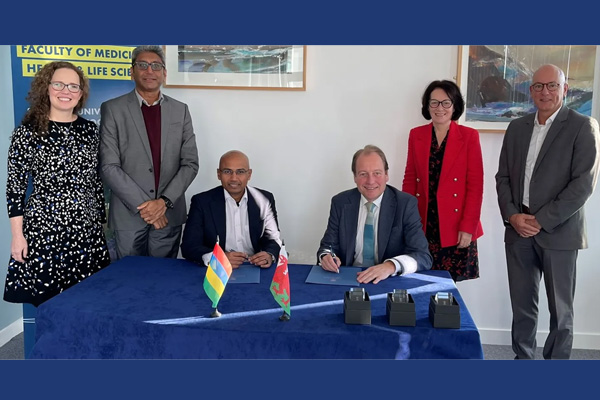 Pictured signing the agreement are Professor Lisa Wallace, Dhanjay Jhurry, Professor Paul Boyle, Professor Judith Lamie and Joel Bruneau.