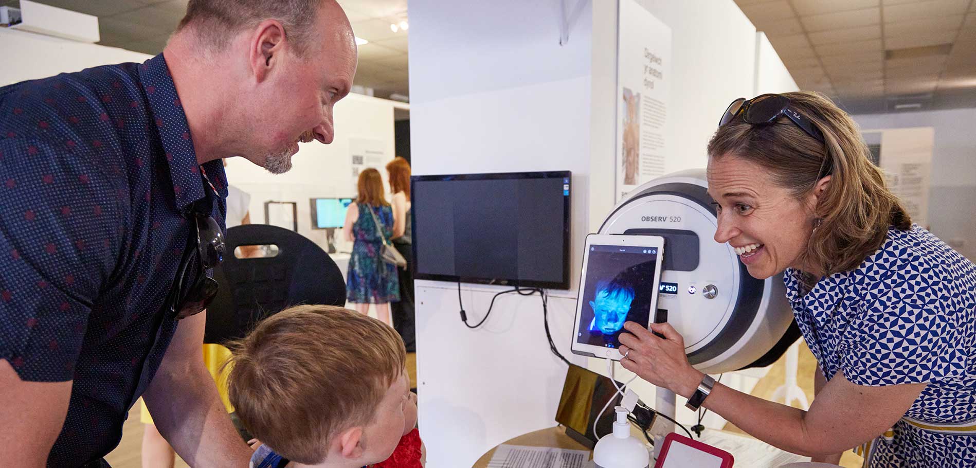 child using UV camera at Oriel Science exhibit 