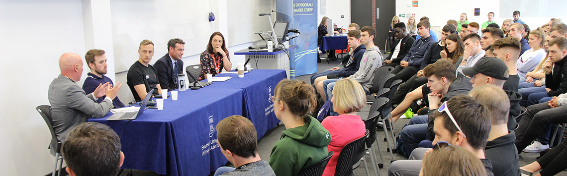 Student talking to employee at Careers Fair