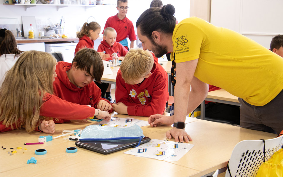 pupils solving a problem